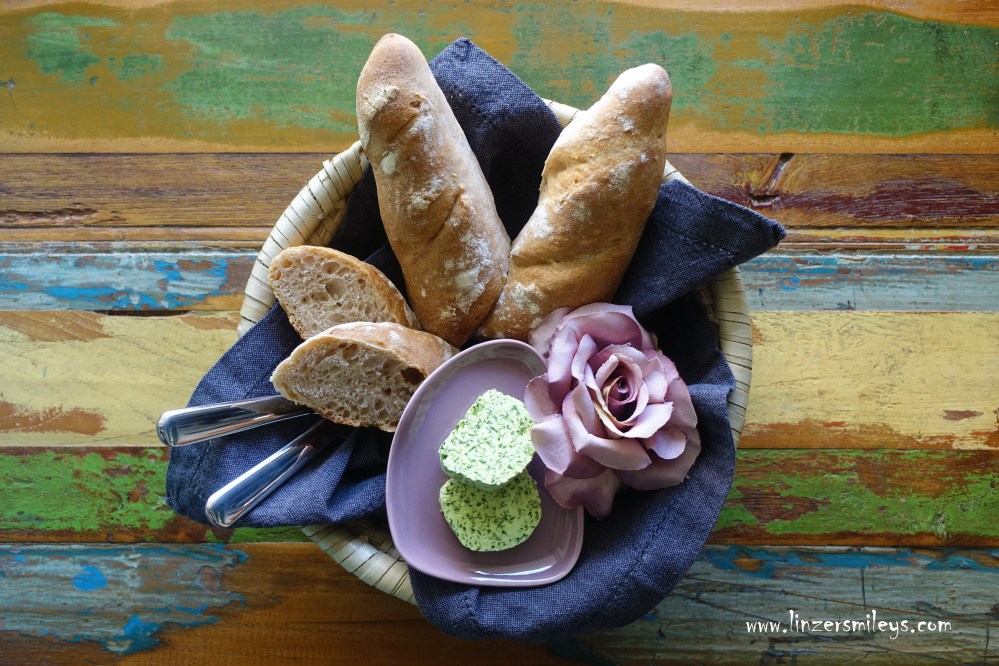 Baguette Brigitte, backen mit pâte fermentée, mit fermentiertem Teig, homemade bread, französisch backen zu Ostern, Bärlauchbutter DIY, Osterjause, Osterfrühstück, #linzersmileys