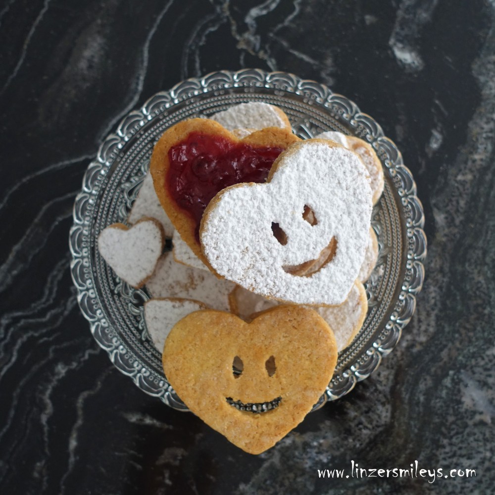 bright smiles, Linzer Smileys, Heart, Herz, Biscuit Hearts, Herzkekse, with a smile, baking, cookies, #linzersmileys