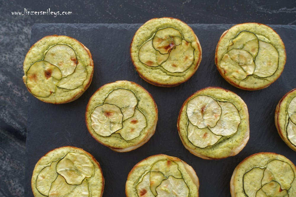 Blätterteig, Tartelettes, herzhaft, mit Gemüse, Tartes im Miniformat, mit Zucchini und Ricotta, Picknick im Grünen, Partysnack, Fingerfood, #linzersmileys