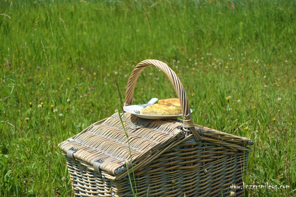 Quiche Lorraine, torta salata, herzhafter Kuchen, Kichel, Elsass Lothringen, vegetarisch, ohne Speck, mit Räuchertofu, fleischlos, Mürbteig, Mürbeteig, light, knusprig, würzig, perfekt für ein Picknick im Grünen, Partygericht, zum Teilen, für unterwegs, Daniela Terenzi #linzersmileys