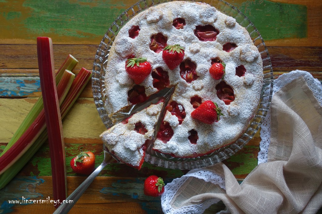 Erdbeer-Rhabarber-Pie, Mürbteig mit fruchtiger Füllung, Erdbeeren & Rhabarber, sauer & süß, vegetarisch backen, mit Obst & Gemüse, #linzersmileys