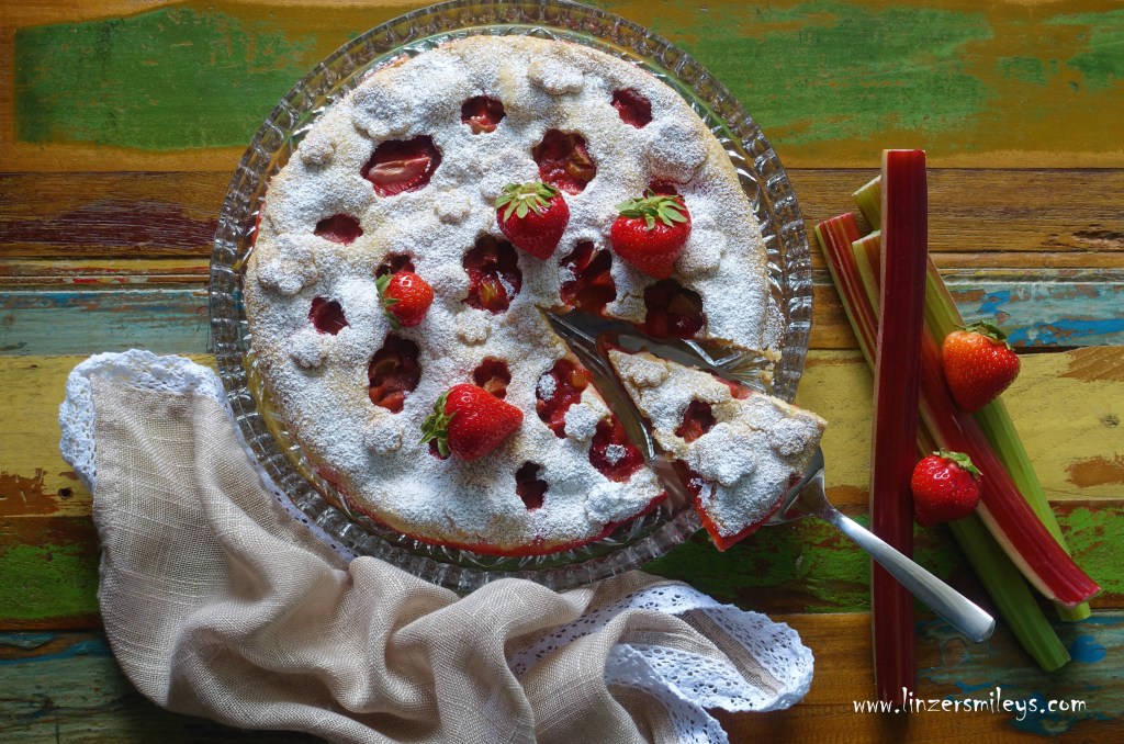 Erdbeer-Rhabarber-Pie, Mürbteig mit fruchtiger Füllung, Erdbeeren & Rhabarber, sauer & süß, vegetarisch backen, mit Obst & Gemüse, #linzersmileys