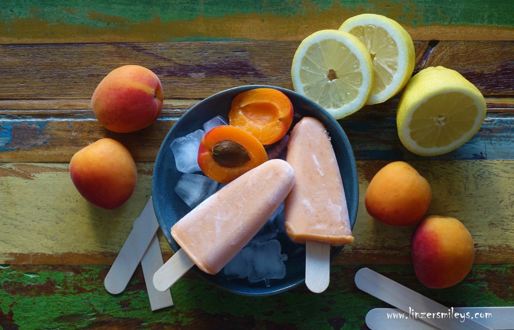 Popsicles, Eis am Stiel, Eisschlecker, Abkühlung, mit Marille, Aprikose, Holunderblütensirup, Holler, Sommerfrische, eisgekühlt, Smoothie zum Schlecken, Trend, Foodtrend, Süßes ohne Backen, Süßes aus dem Tiefkühler, DIY Eis, Rezept von #linzersmileys