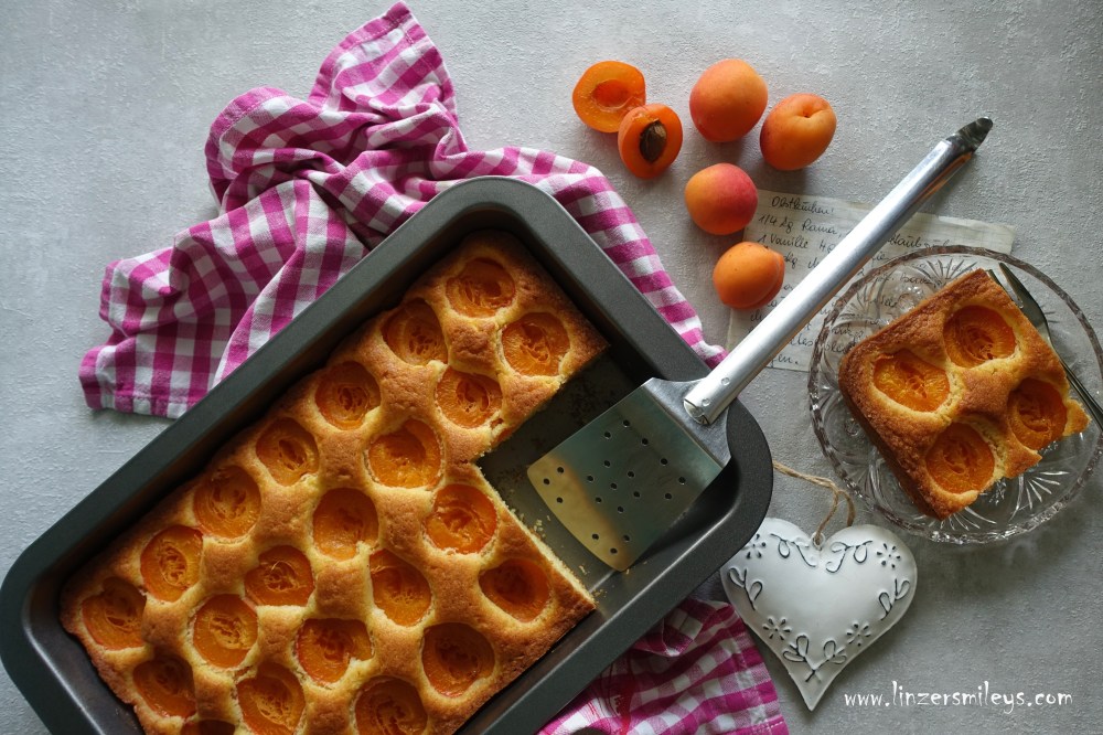 Marillenkuchen vom Blech, Obstkuchen, backen wie früher, Omas Rezept, mit Marillen, Aprikosen, Wachau, Sommer, reif im Juli, saisonal, österreichisch, NÖ, einfach, nostalgisch #linzersmileys