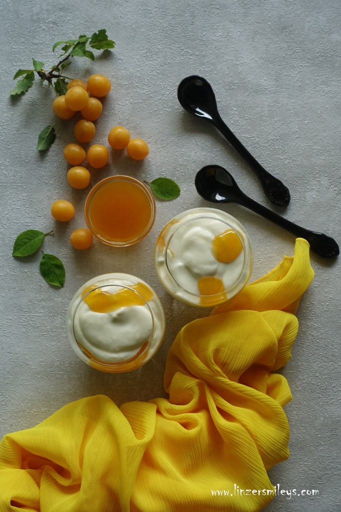 Wiener Wölkchen, Joghurt-Mousse mit Kriecherl-Marmelade, Dessert zum Löffeln im Glas, Kriecherl, wilde Pflaumen, Zwetschken, Wildobst, Haferschlehe, Dessert zum Löffeln, Rezept von Daniela Terenzi #linzersmileys