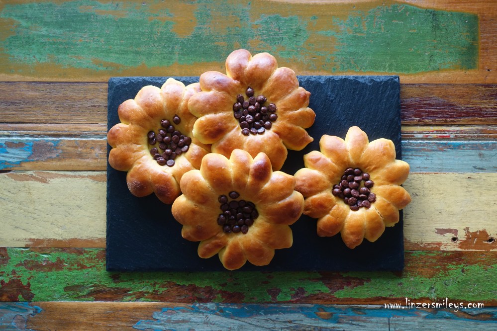 süße Sonnenblumen, backen, vegetarisch, vegan, ohne Ei, kreativ, lecker, köstlich, Proviant, Fingerfood, für unterwegs, selbst gemacht, Helios, Sonnengott, Wanderurlaub, Stodertal, Hinterstoder, Oberösterreich, Sommer, Sonne, Rezeptkreation von Daniela Terenzi #linzersmileys