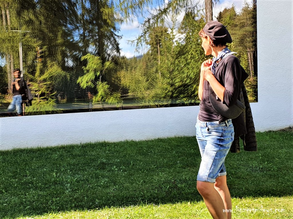 Spieglein, Spieglein an der Wand, Waldkirche Lichtenstern, Collalbo, Messner Architects #ritten #renon #freudpromenade Urlaub in Südtirol, wandern, erinnern, träumen, Ruhe genießen, Genuss erleben, Daniela Terenzi, Schneewittchen #linzersmileys