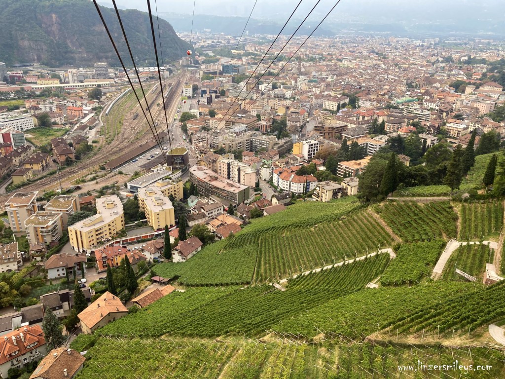 mit der #Seilbahn auf den #ritten #renon #Rittnerbahn #linzersmileys Urlaub in Südtirol, wandern, erinnern, träumen, Ruhe genießen, Genuss erleben, Blick auf Bozen, Bolzano
