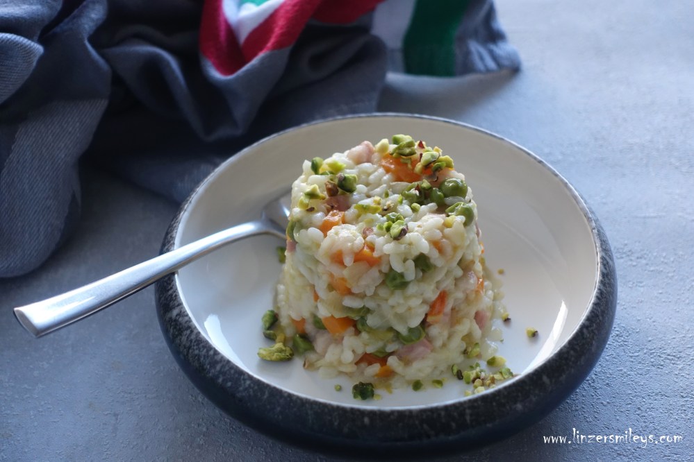 Riso in forma, Reisgupfe, gestürzter Reis, mit Gemüse und Mortadella, mit Pistazien, Mortadella con pistacchi, italienische Wurst-Spezialität, bunt, in Form, italienisch kochen, Reisgericht, Risottoreis #linzersmileys