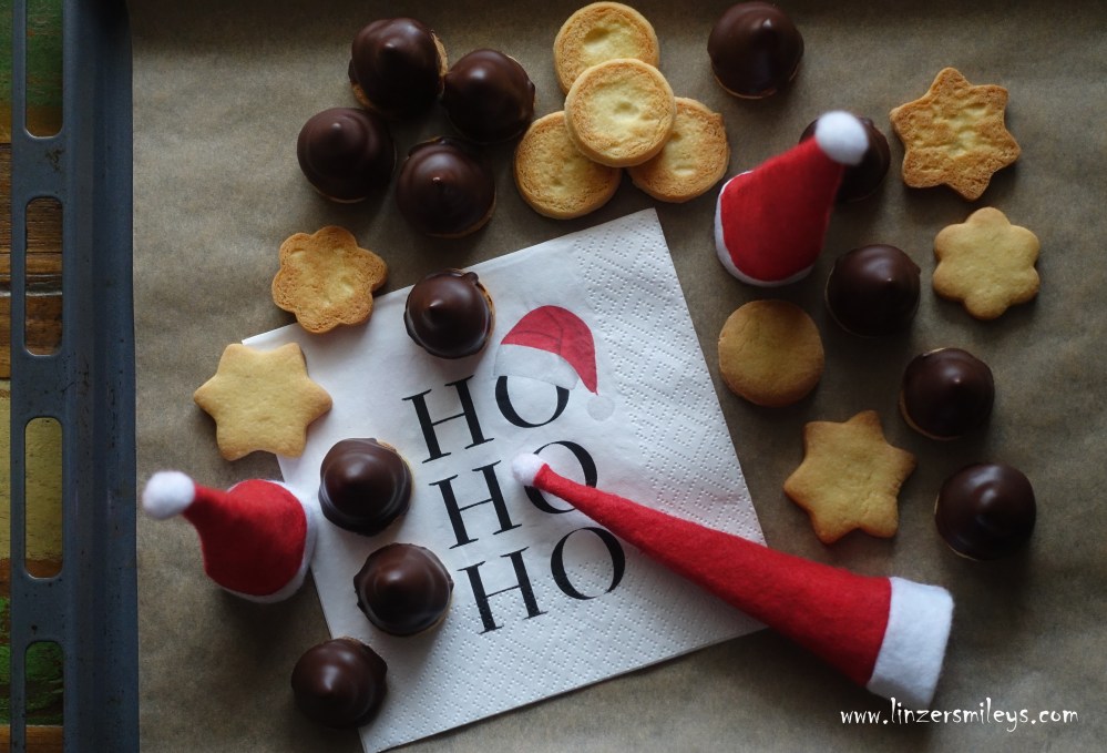 Schoko-Zipfelmützchen, Schokozipfel, Mini-Pariser Spitz, Trüffelspitz im Kleinformat, Keks mit Pariser Creme, in Schokoglasur getunkt, Kekspralinen, DIY Geschenkidee, Süßes für Weihnachten, Geschenke aus meiner Küche, Food-Bloggerin Daniela Terenzi #linzersmileys
