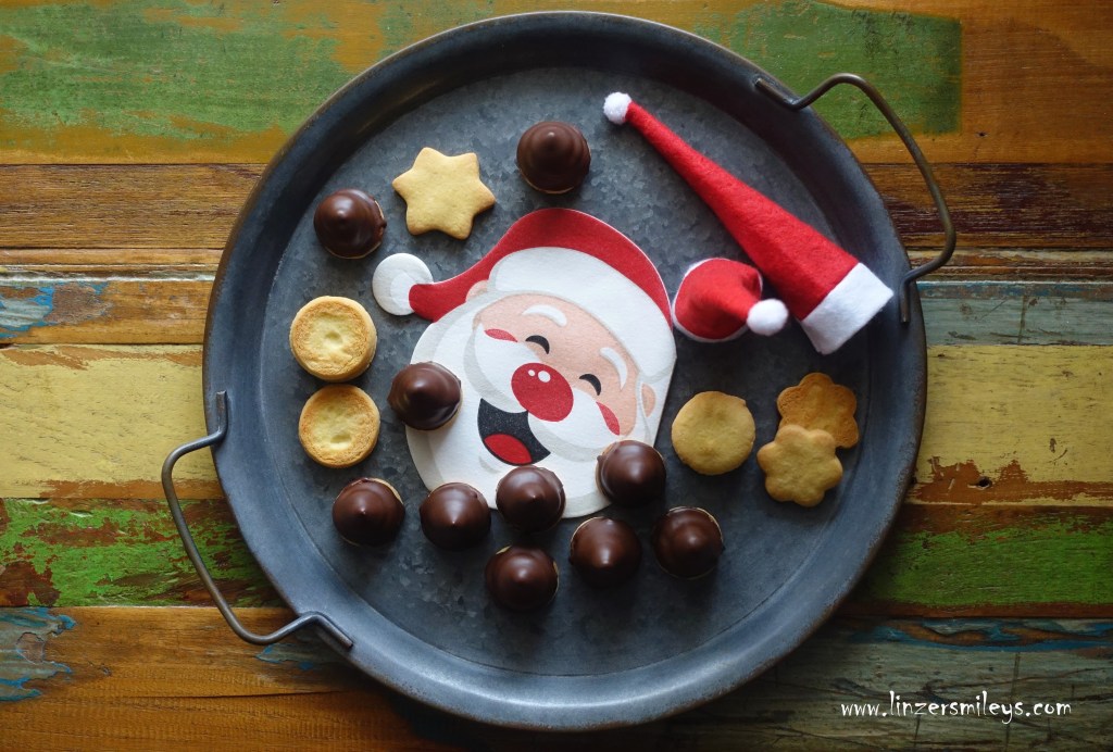 Schoko-Zipfelmützchen, Schokozipfel, Mini-Pariser Spitz, Trüffelspitz im Kleinformat, Keks mit Pariser Creme, in Schokoglasur getunkt, Kekspralinen, DIY Geschenkidee, Süßes für Weihnachten, Geschenke aus meiner Küche, Food-Bloggerin Daniela Terenzi #linzersmileys