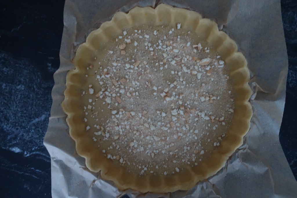 Zubereitung, Zubereitungsschritte, Mürbteig, Apfeltarte mit Honig, Zimt und Macis, Muskatblüte, französisch backen, mit Obst, fruchtig, wenig Zucker, figurbewusst, zum Blog-Geburtstag, Streusel, Crumble, Streuselkuchen, österreichisch, deutsch, Obstkuchen, hat immer Saison, Six Word Cake #linzersmileys