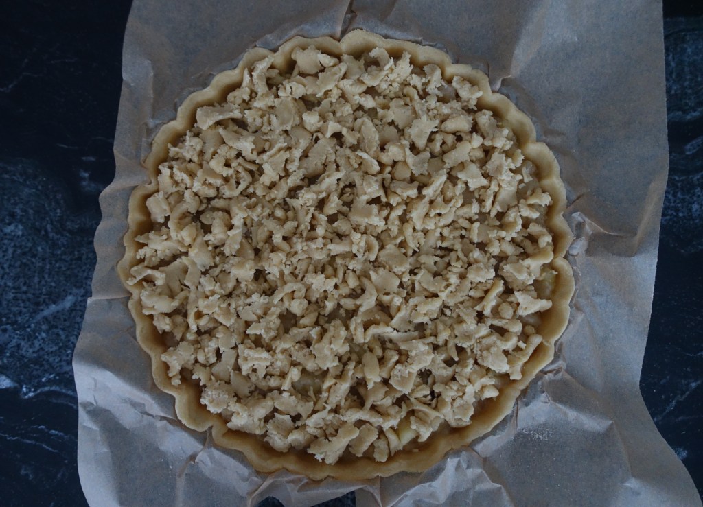 Zubereitung, Zubereitungsschritte, Mürbteig, Apfeltarte mit Honig, Zimt und Macis, Muskatblüte, französisch backen, mit Obst, fruchtig, wenig Zucker, figurbewusst, zum Blog-Geburtstag, Streusel, Crumble, Streuselkuchen, österreichisch, deutsch, Obstkuchen, hat immer Saison, Six Word Cake #linzersmileys