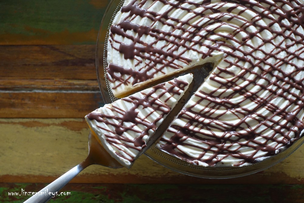 Lambada-Torte mit fruchtiger Orangenfüllung und feiner Topfen-Obers-Creme, Lambada-Schnitten in Tortenform, mit Orangenpudding, frisch gepresster Orangensaft, Topfen, Quark, Obers, Sahne, fruchtig, cremig, Schichttorte, DIY, Valentinstag, mit Liebe gebacken, selbst gemacht #linzersmileys