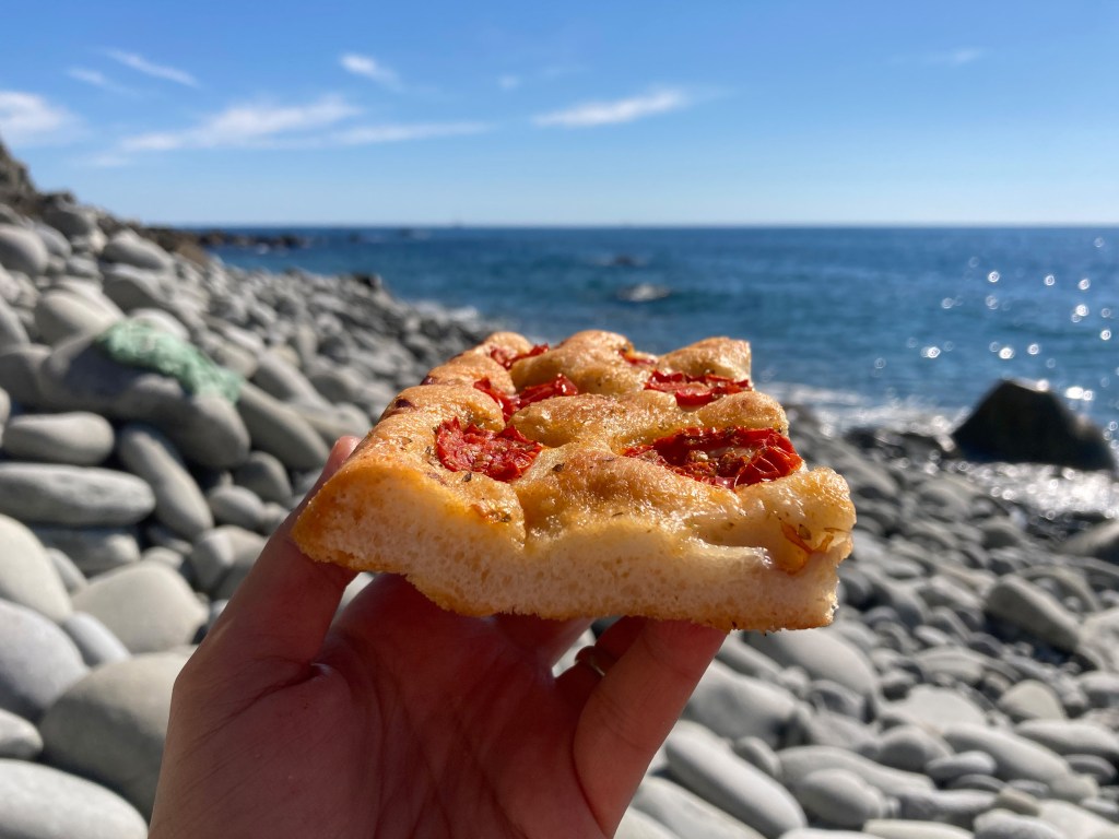 Cinque Terre, Ligurien, Liguria, Punta Persico, La Spezia, Spezialität, Focaccia, mit Tomaten, kulinarische Reise, eine Reise für alle Sinne, la scalinata verso il paradiso, Meer, ascoltare il mare, Rauschen, Auszeit #linzersmileys 