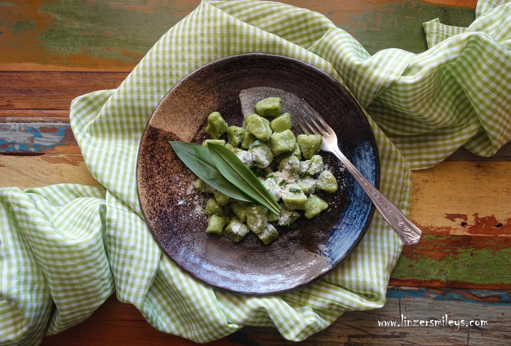 Gnocchi di patate e aglio orsino, grüne Gnocchi, Bärlauch-Gnocchi, Kartoffelnudeln, Erdäpfel-Gnocchi, selbst gemacht, mit Butter und Parmesan, DIY, mit frischem Bärlauch, selbst gepflückt, Gutes aus dem Wiener Prater, Wiener Wald, die Speisekammer vor meiner Haustüre #linzersmileys