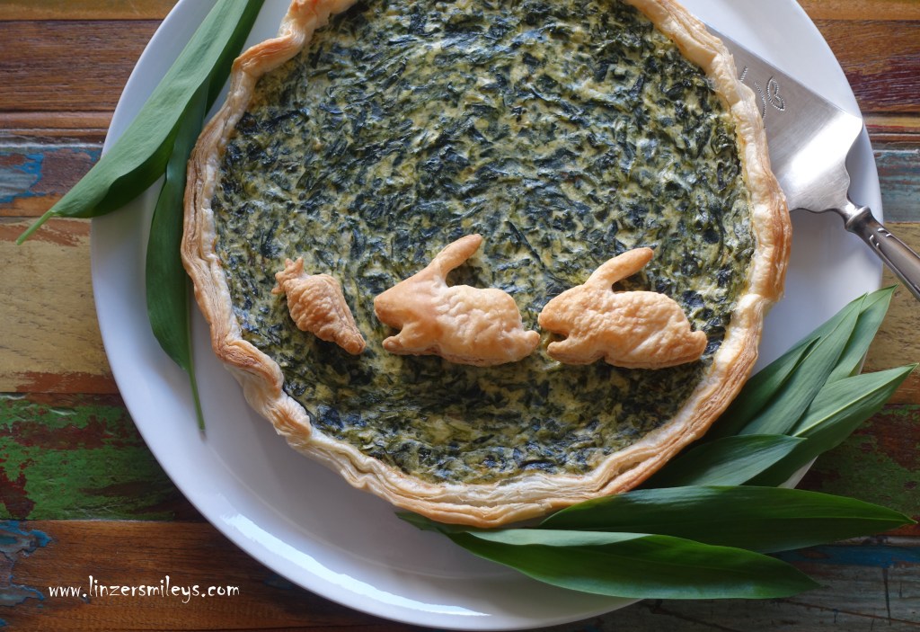Bärlauchtarte mit Ricotta, Bärlauch, wilder Knoblauch, Wildkräuter, selbst sammeln, Wiener Prater, Blätterteigtarte, italienisch inspiriert, Bärlauch statt Blattspinat, lauchig, kreativ backen, Frühlingsküche, Frühlingskraut, Rezept von Daniela Terenzi #linzersmileys