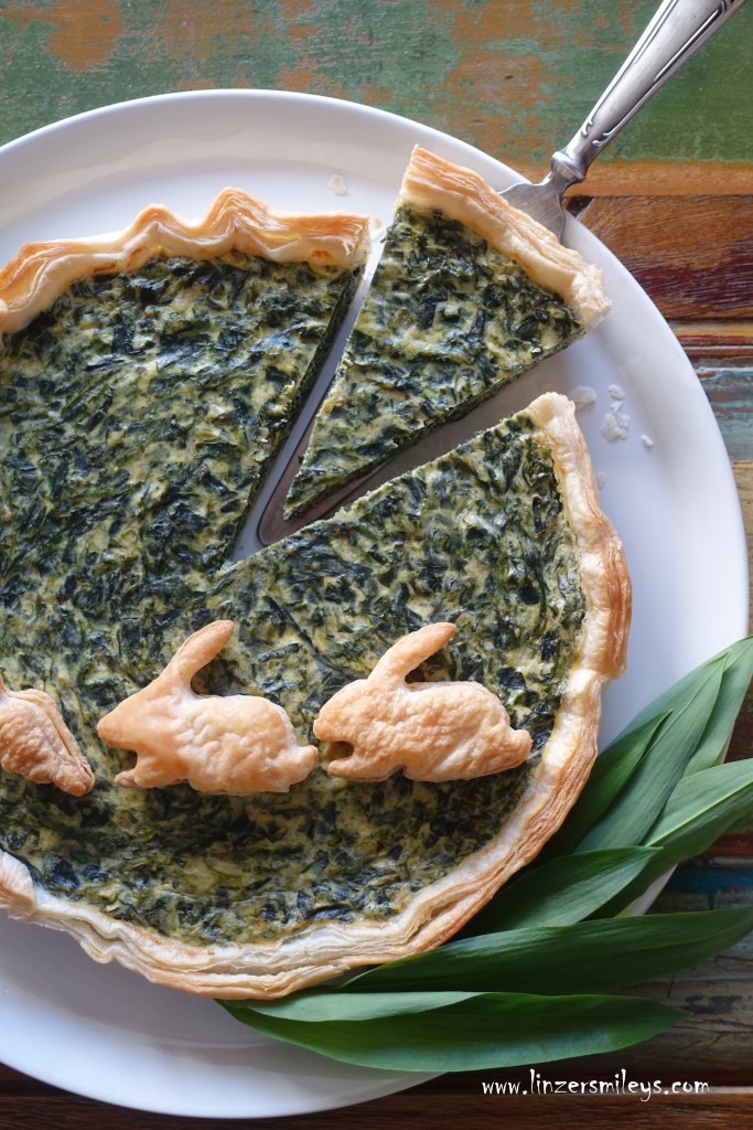 Bärlauchtarte mit Ricotta, Bärlauch, wilder Knoblauch, Wildkräuter, selbst sammeln, Wiener Prater, Blätterteigtarte, italienisch inspiriert, Bärlauch statt Blattspinat, lauchig, kreativ backen, Frühlingsküche, Frühlingskraut, Rezept von Daniela Terenzi #linzersmileys