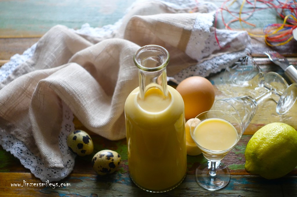 Tiramisu mit Eierlikör, ohne Extra-Ei in der Creme, easy-peasy Rezept, schnell und einfach, vov, liquore all'uovo, Eierlikör, zum Verschenken, DIY, selbstgemacht, homemade, Geschenkidee aus der Küche, Ostern, Geburtstag, passend zu jedem Anlass, mit Alkohol, Zitronenaroma, Orangenaroma, Schale, Citrusfrucht, italienisch inspiriert, Foodtrend #linzersmileys