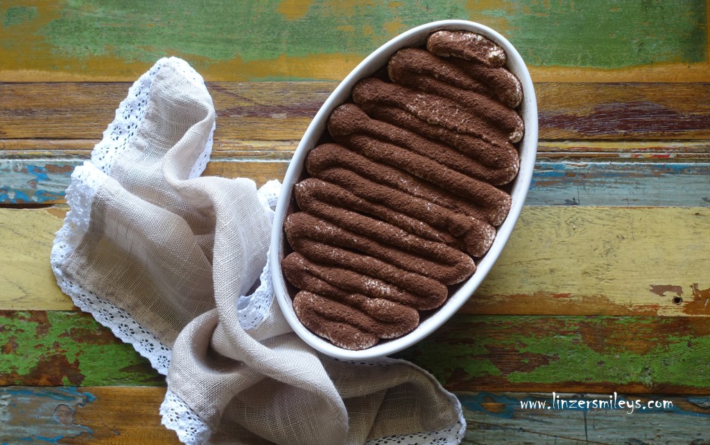 Tiramisu mit Eierlikör, ohne Extra-Ei in der Creme, easy-peasy Rezept, schnell und einfach, vov, liquore all'uovo, Eierlikör, zum Verschenken, DIY, selbstgemacht, homemade, Geschenkidee aus der Küche, Ostern, Geburtstag, passend zu jedem Anlass, mit Alkohol, Zitronenaroma, Orangenaroma, Schale, Citrusfrucht, italienisch inspiriert, Foodtrend #linzersmileys