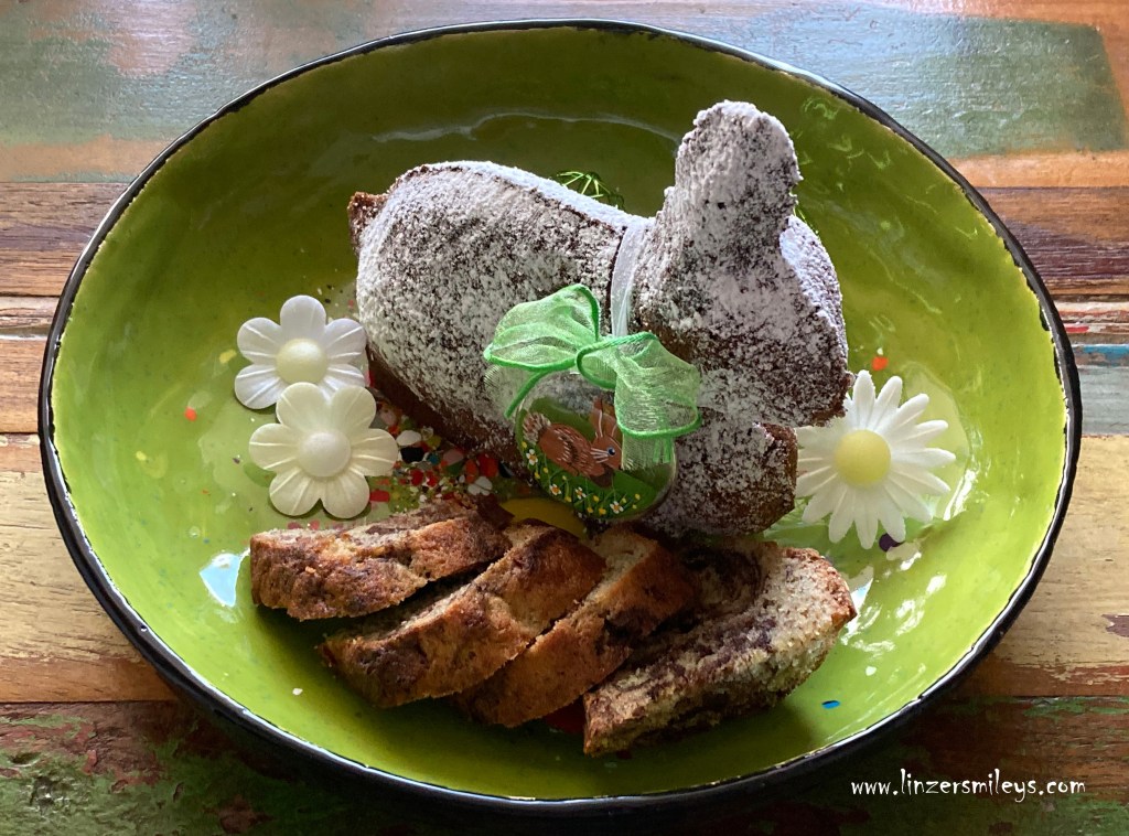 Osterhase, Resteverwertung, clever und köstlich, das Beste aus Resten, überreife Bananen, Lebensmittel retten, Banana Bread, Bananenbrot, marmoriert, Marmorkuchen, Osterform, Ostern, backen, österliche Backformen, DIY, Geschenkidee aus der Küche #linzersmileys 