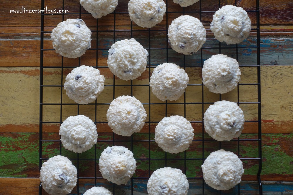 Kokosbusserl, Kokosmakronen, saftig und weich, Resteverwertung, Eiweißverwertung, Köstliches aus übriggebliebenem Eiweiß, Eiklar, Makronen, Busserl, mit Kokos, Schokolade, Zitrone, zitronig frisch #linzersmileys