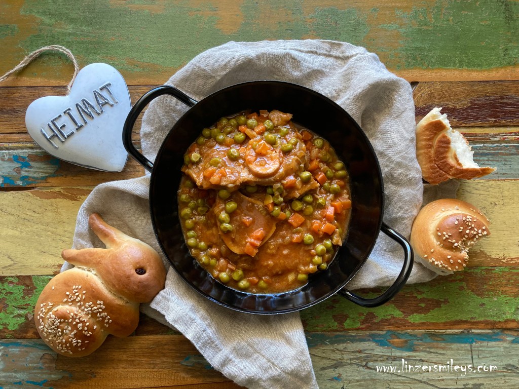 Ossobuco alla romana, Beinscheiben vom Tiroler Kalb, Kalbsstelze, Kalbshaxe, Ossibuchi, nach römischer Art, mit Erbsen, Wurzelgemüse, Eisbein, Hachse, in Soße, italienisch kochen, specialità italiana #linzersmileys