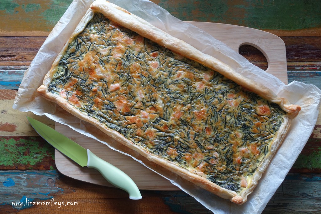 Mönchsbart, Agretti, Barba di frate, Salzkraut, Salzwiesenkraut, Frühlingskraut, saisonale Delikatesse, Altes neu entdecken, kulinarische Reise nach Italien, Blätterteigtarte mit Mönchsbart und Räucherlachs, Rezept von Daniela Terenzi #linzersmileys