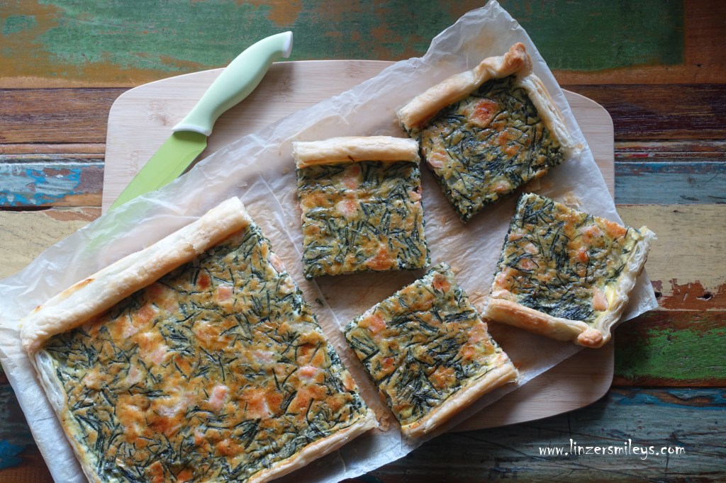 Mönchsbart, Agretti, Barba di frate, Salzkraut, Salzwiesenkraut, Frühlingskraut, saisonale Delikatesse, Altes neu entdecken, kulinarische Reise nach Italien, Blätterteigtarte mit Mönchsbart und Räucherlachs, Rezept von Daniela Terenzi #linzersmileys