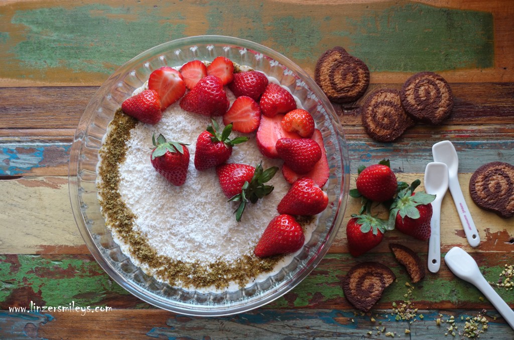 Bio-Rohmilch, aus Südtirol, vom Lichtensternhof, Lichtenstern, Stella, Ritten, Renon, Milch in Bioqualität, gesund und bekömmlich, latte crudo in qualità bio, dal Trentino-Alto Adige, riso al latte, Milchreis, Dessert zum Löffeln, mit Kokos, Pistazien und Erdbeeren #linzersmileys