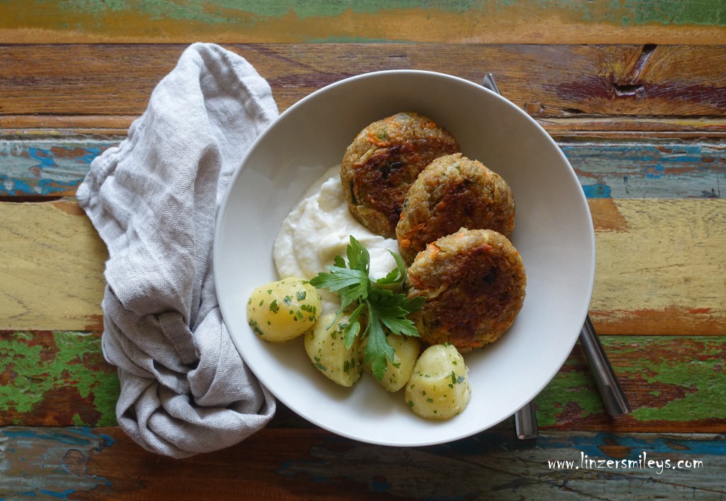 Grünkernlaibchen, Frikadellen, Bratlinge, mit Grünkern, Ur-Dinkel, Getreide, Fleischersatz, statt Fleisch, vegetarisch, fleischlos, Karfiol, Blumenkohl, Püree, Stampf, Kartoffeln, Petersilie #linzersmileys