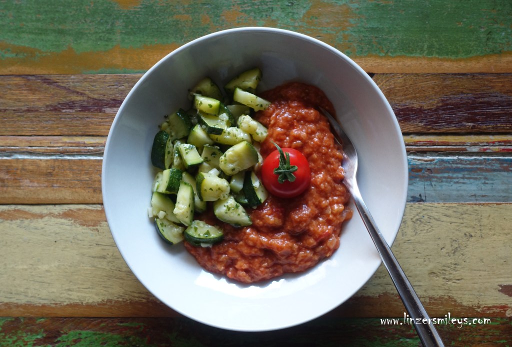 Pappa al pomodoro, toskanische Tomatensuppe, Tomatenbrei, Summer Edition, Sommer-Version, Resteverwertung auf Italienisch, altbackenes Brot, Tomaten, Paradeiser, vegan, vegetarisch, nachhaltig, mediterran #linzersmileys