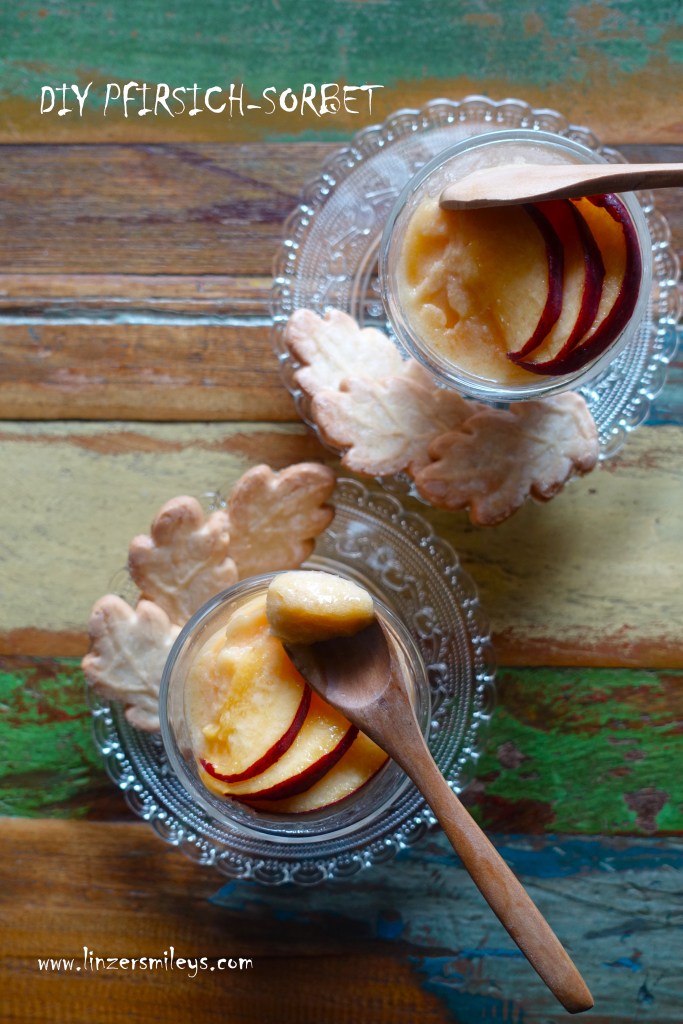 Pfirsich-Sorbet, Granita alla siciliana, sorbetto, DIY, homemade, selbst gemacht, ohne Eismaschine, kulinarische Abkühlung, Dessert zum Löffeln, Fruchtsorbet, vegan, erfrischend, köstlich, fruchtig, mit Pfirsichen oder Nektarinen, Sommer, sommerlich #linzersmileys