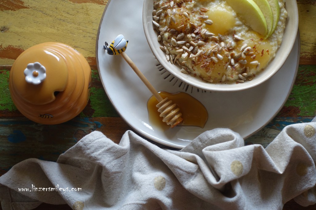 afba22, Austrian Foodblog Award 2022, Region, Beitrag von Daniela Terenzi, ADEG, regional kochen, heimisch, aus heimischen Gefilden, märchenhaft, Märchen, Goldmarie, Goldhirse aus Österreich, Frau Holle, Äpfel aus der Steiermark, goldene Früchte, Apfelmus, DIY, selbst gemacht, bekömmlich, Frühstück, Golden Delicious #linzersmileys