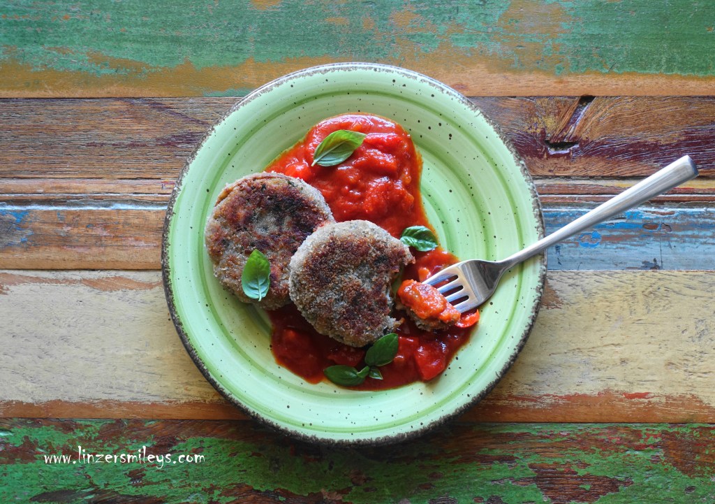 Polpette di melanzane, Frikadellen, Laibchen, Pflanzerl, vegetarisch, mit Gemüse, mit Melanzani, Auberginen, Paprika, Tomaten, Paradeiser, italienisch kochen im Sommer, sommerlich, Gemüseküche, gesund kreativ, Resteverwertung, Gemüseüberschuss, verdure estive #linzersmileys