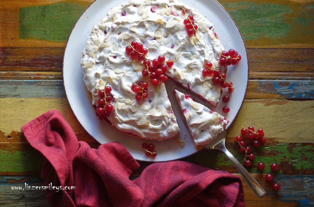 Backen mit Liebe mit Fini's Feinstes, afba22, Austrian Foodblog Award, AFBA, Tarte, Ribiseltarte, Mürbteig, Baiser, Ribiselschaum, rote Johannisbeeren, ribes, redcurrants, Vitaminbomben, Sommerkuchen, sommerlich, backen, vegetarisch, Rezept von Daniela Terenzi #linzersmileys