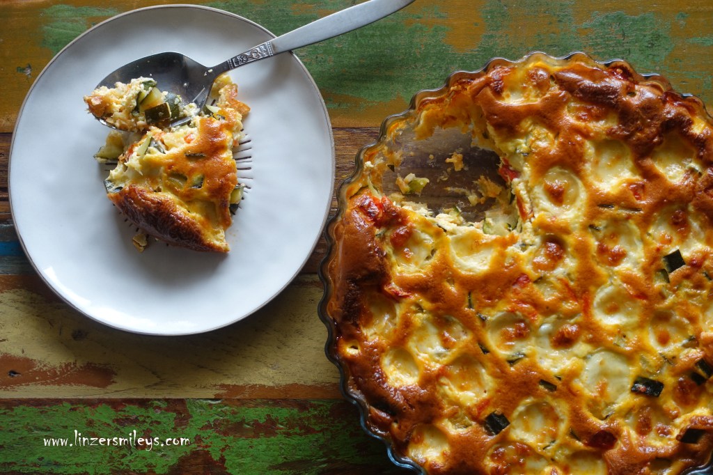 Clafoutis courgettes, tomates et mozzarella, Clafoutis mit Zucchini, Tomaten und Mozzarella, französisch backen, mit Gemüse, Auflauf auf französische Art, pikant, herzhaft, fluffig, Sommerküche #linzersmileys