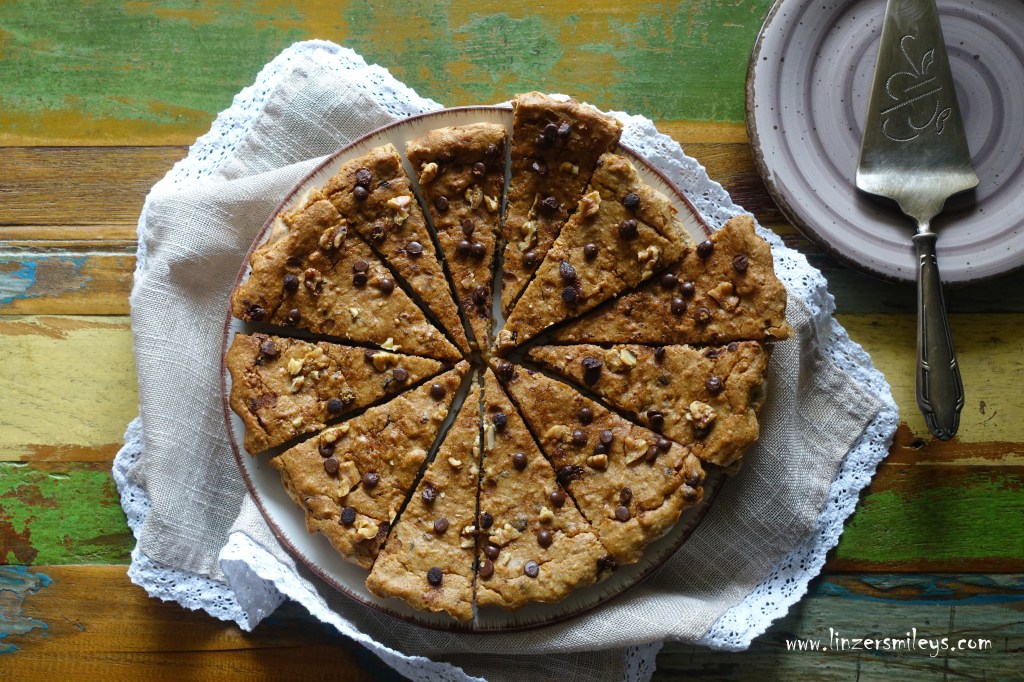 Schoko-Bananen-Michel mit Walnüssen in der Tarteform, schick und nachhaltig, Köstliches aus altbackenem Brot, Resteküche, Brotkuchen, überreife Bananen, Scheiterhaufen, Schmarren, Schmarrn, süße Resterlküche, restlos genießen, Rezept von Daniela Terenzi #linzersmileys