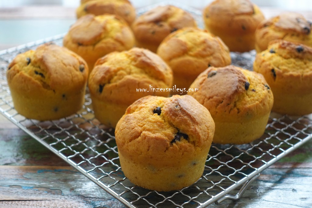 Kürbismuffins mit Schokotropfen, Schoko-Drops, Kürbismus, Süßes mit Gemüse, vegan, rein pflanzlich, ohne Ei, perfekt für Ei-Allergiker, dolcetti con zucca, pumpkin, backen für Halloween, herbstlich, Orange, Rezept von Daniela Terenzi #linzersmileys