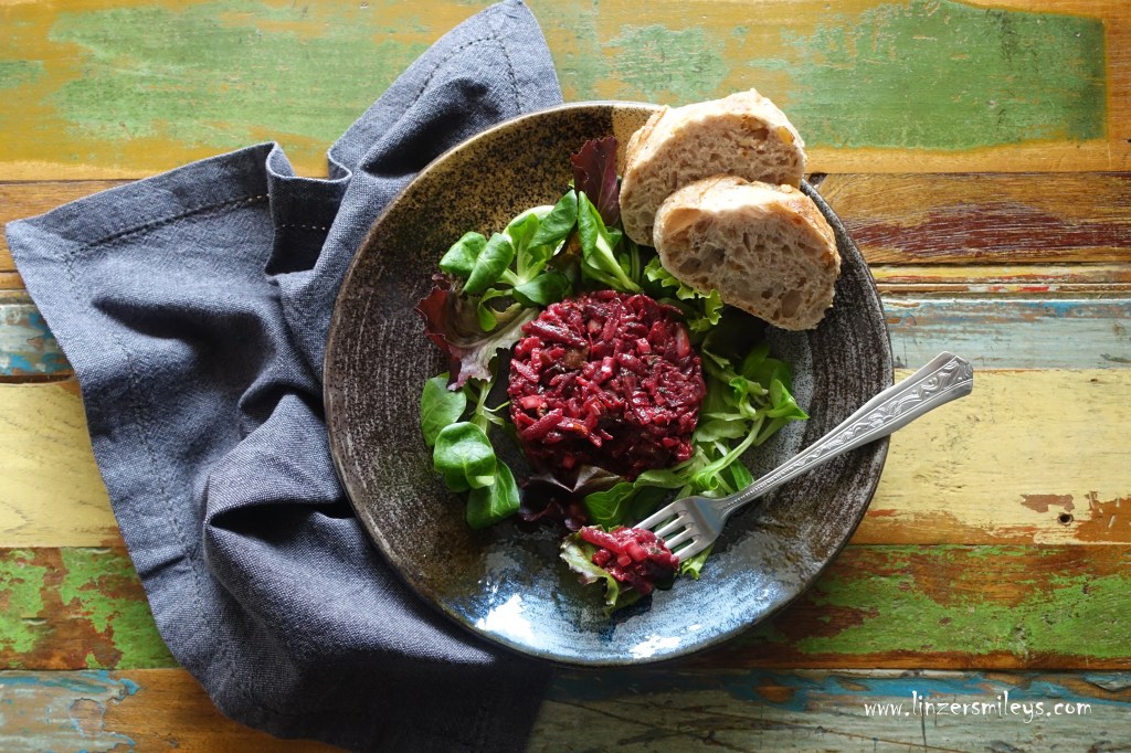 Rote Rüben Tatar, Rote Bete Tatar, Tartare, fleischlos, ohne Fleisch, mit Gemüse, Sardellen als Geschmacksverstärker, gästetauglich, Vorspeise, schick, Fastenzeit, Daniela Terenzi #linzersmileys