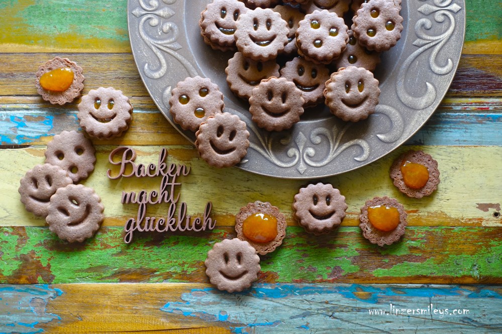 Wiener Smileys, Linzer Smileys, Rezept von Daniela Terenzi #linzersmileys  dunkler Mürbteig mit Kriecherl-Marmelade, Marmelade, Konfitüre aus Wildobst, www.linzersmileys.com