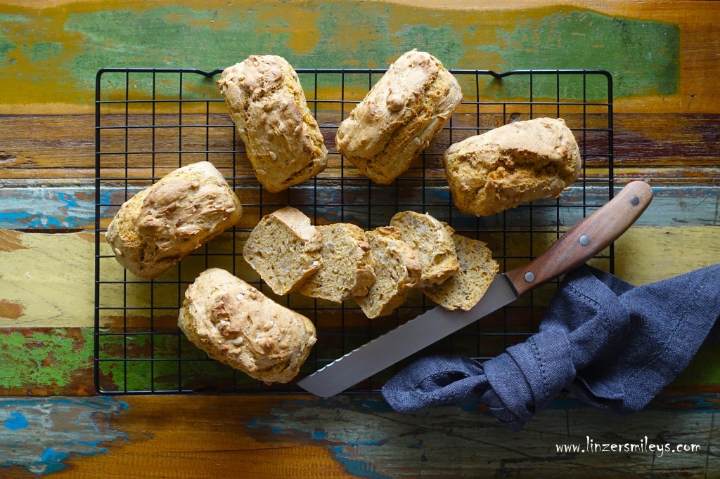 Blitzbrot, Brot-Quickie, Küchen-Quickie, schnell und einfach, easy-peasy, Brot ohne Gehzeit, mit Hefe, Germ, Brot backen leicht gemacht, DIY Vollkornbrot, ohne Sauerteig, mit Gemüseresten, Resteverwertung, Resteküche, nachhaltig, aus Resten das Beste, clever und gut, verwenden statt verschwenden, Rezept von Daniela Terenzi #linzersmileys