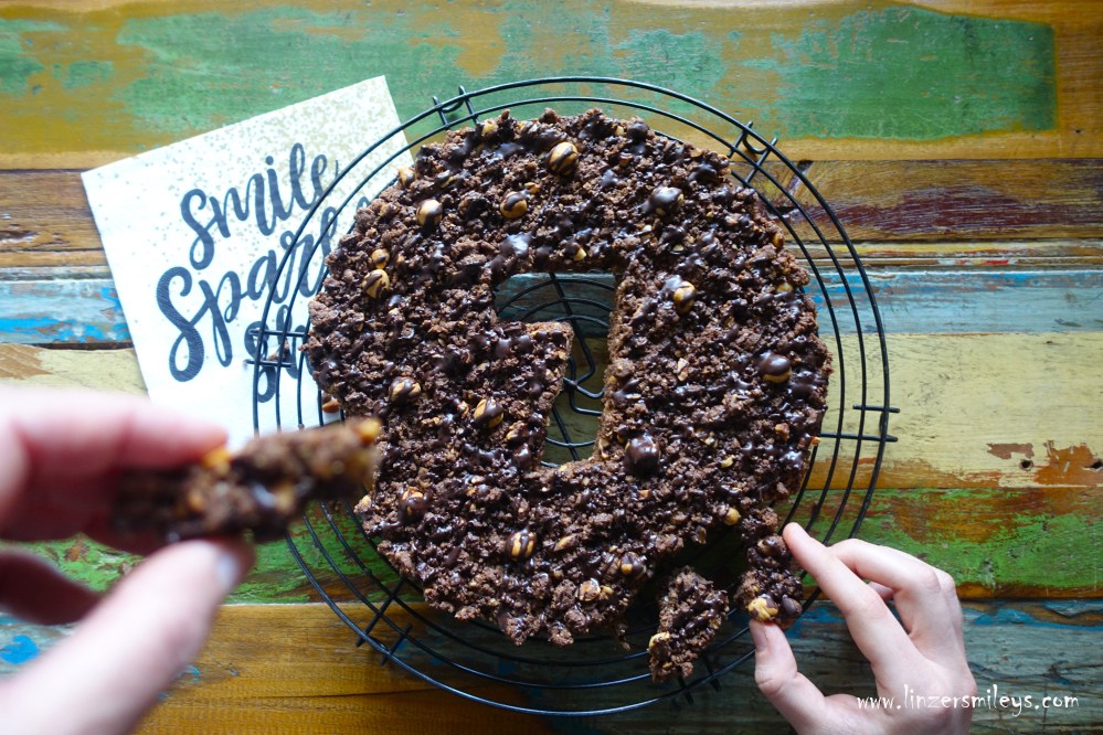 Im 7. Kuchenhimmel, Bloggeburtstag von linzersmileys, Food Blog, Daniela Terenzi, Sbrisolona mit Schokolade und Haselnüssen, Nuss-Nougat, Riesenkeks zum Teilen, Geschenkidee, vegetarisch, EasyBaking, einfach backen, Ostern, Osterhase, Tagebuch #linzersmileys