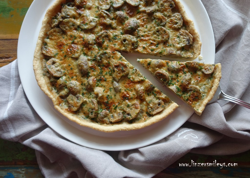 Tarte mit Champignons „à la crème”, Sauce, Soße, Creme, mit Champignons, Tarte, Quiche, Torta salata, senza uova, Mürbteig, ohne Eier, für Ei-AllergikerInnen, französisch inspiriert, Rezept von Daniela Terenzi #linzersmileys