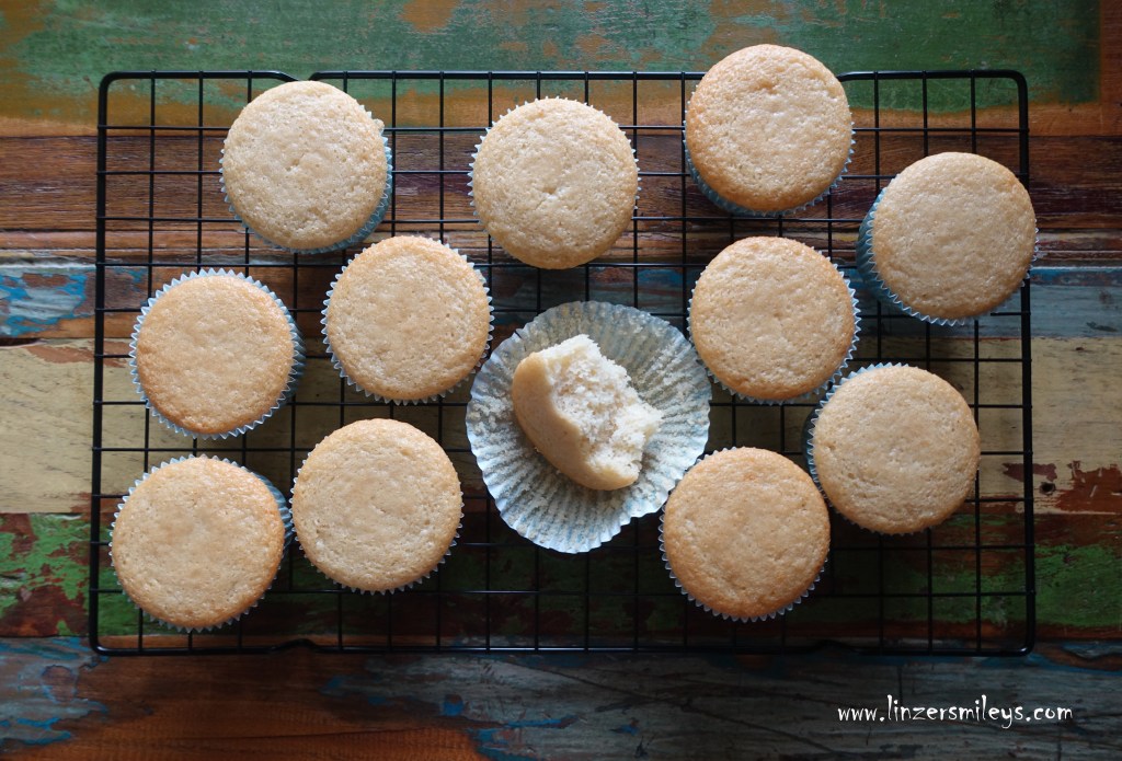 Wiener Wasser - Muffins, Veganuary, Wasserkuchen, vegan, backen ohne Ei, ohne tierische Zutaten, rein pflanzlich, mit Zitronennote, Rezept von Daniela Terenzi #linzersmileys