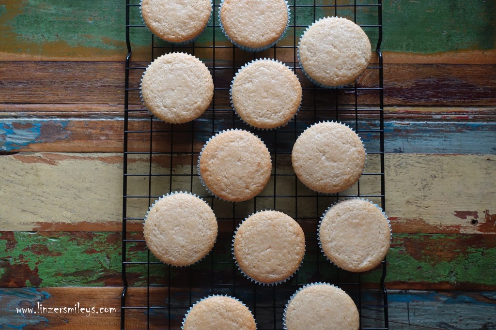 Wiener Wasser - Muffins, Veganuary, Wasserkuchen, vegan, backen ohne Ei, ohne tierische Zutaten, rein pflanzlich, mit Zitronennote, Rezept von Daniela Terenzi #linzersmileys