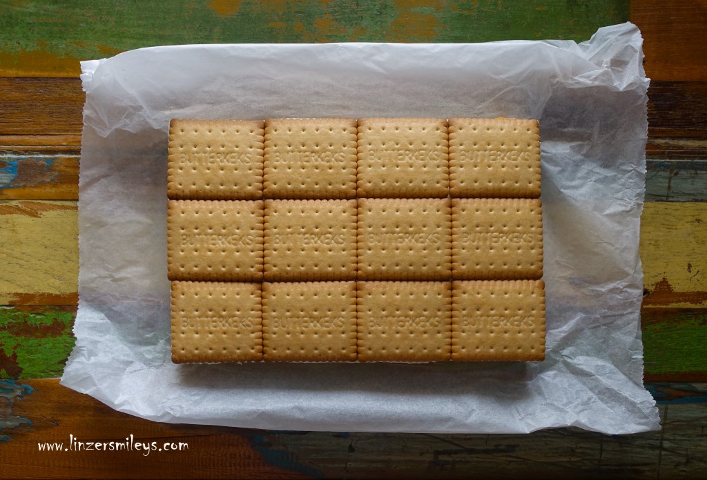 Butterkeks-Kuchen, Freddy-Kekse, mit Rührteig und Vanille-Obers, Vanille-Sahne, mit Marmelade, Konfitüre, DIY, süße Orange, easy-peasy, einfach backen, ohne Waage, Zutaten mit dem Löffel (ab)messen, Rezept von Daniela Terenzi #linzersmileys