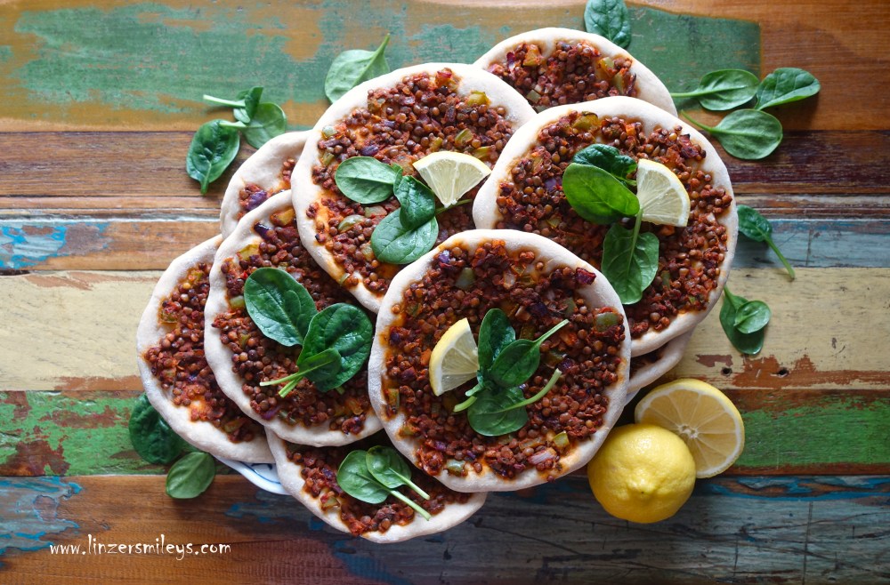 Lahmacun mit Linsen, vegan, vegetarisch, ohne Fleisch, fleischlos, rein pflanzlich, mit Hülsenfrüchten, türkische Pizza, Rezept von Daniela Terenzi #linzersmileys