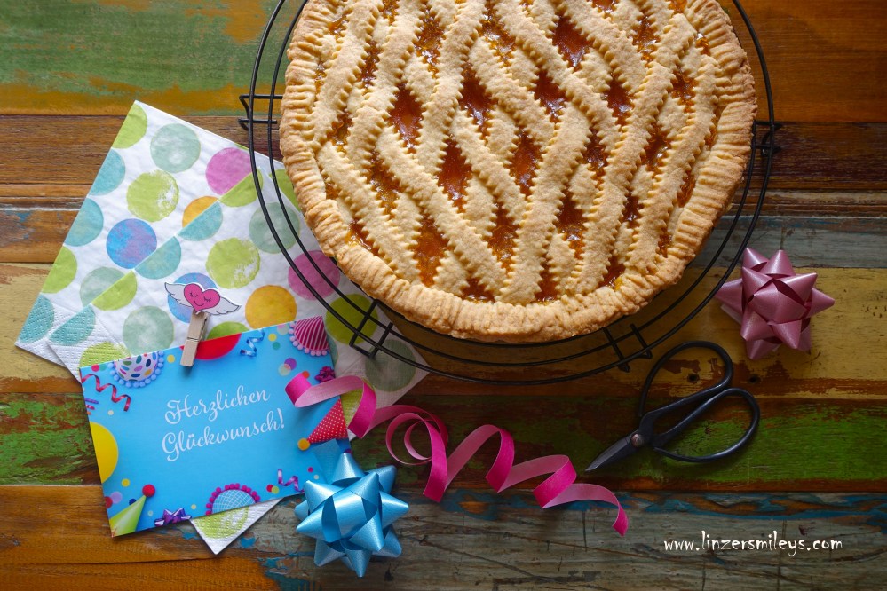 Crostata di marmellata, italienischer Mürbteigkuchen mit Marmelade, Konfitüre, pasta frolla, Mürbeteig, kulinarisches Mitbringsel, Gastgeschenk, easy-peasy, ohne großen Aufwand backen, dolce all'italiana, Gitterkuchen, Rezept von Daniela Terenzi #linzersmileys