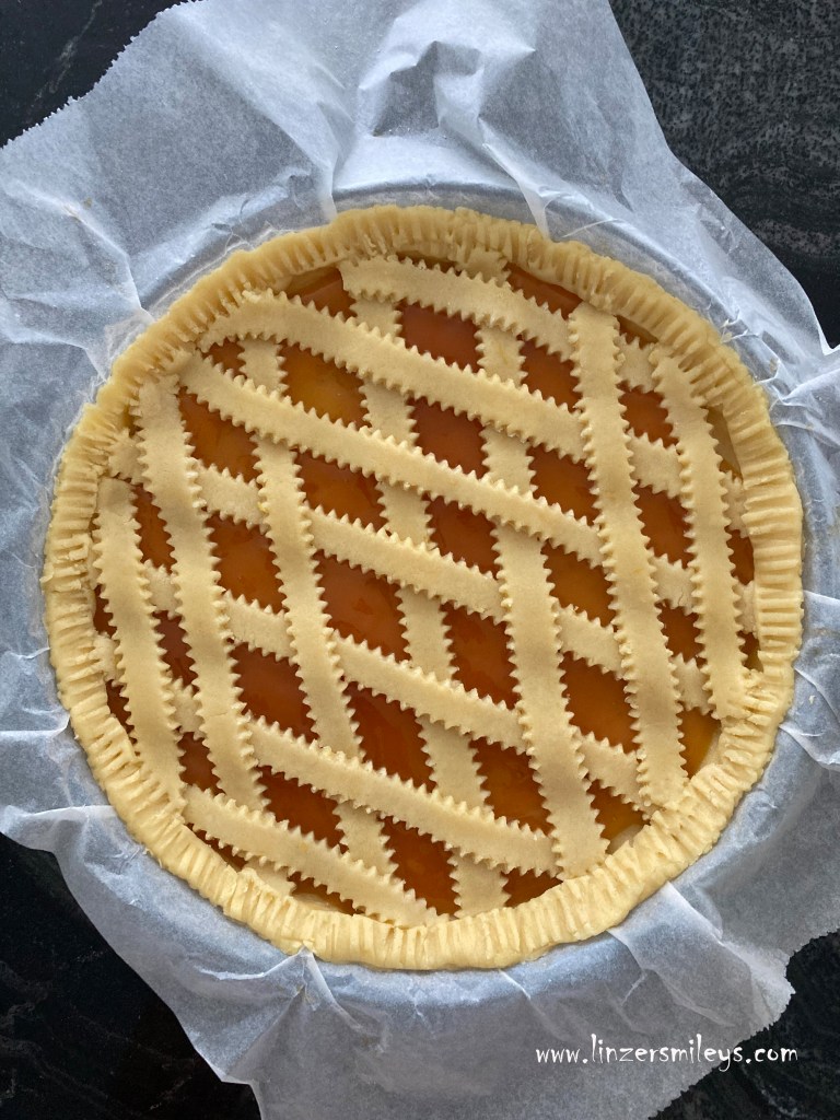 Crostata di marmellata, italienischer Mürbteigkuchen mit Marmelade, Konfitüre, pasta frolla, Mürbeteig, kulinarisches Mitbringsel, Gastgeschenk, easy-peasy, ohne großen Aufwand backen, dolce all'italiana, Gitterkuchen, Rezept von Daniela Terenzi #linzersmileys